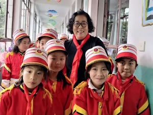 為智慧慷慨解囊，憑知識扶危濟困