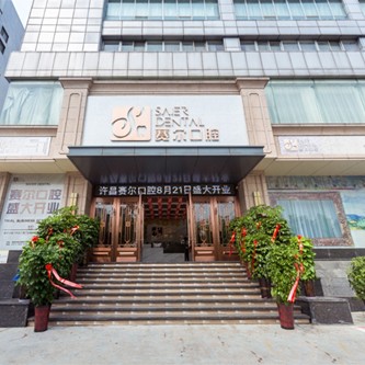 許昌80歲種牙排名前十的口腔醫(yī)院，許昌賽爾口腔正規(guī)且專業(yè)
